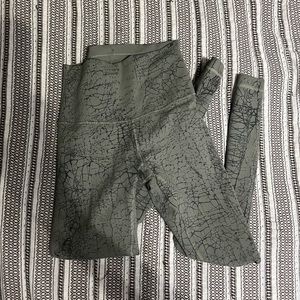 Brand new Lululemon leggings (full pants ) size 4